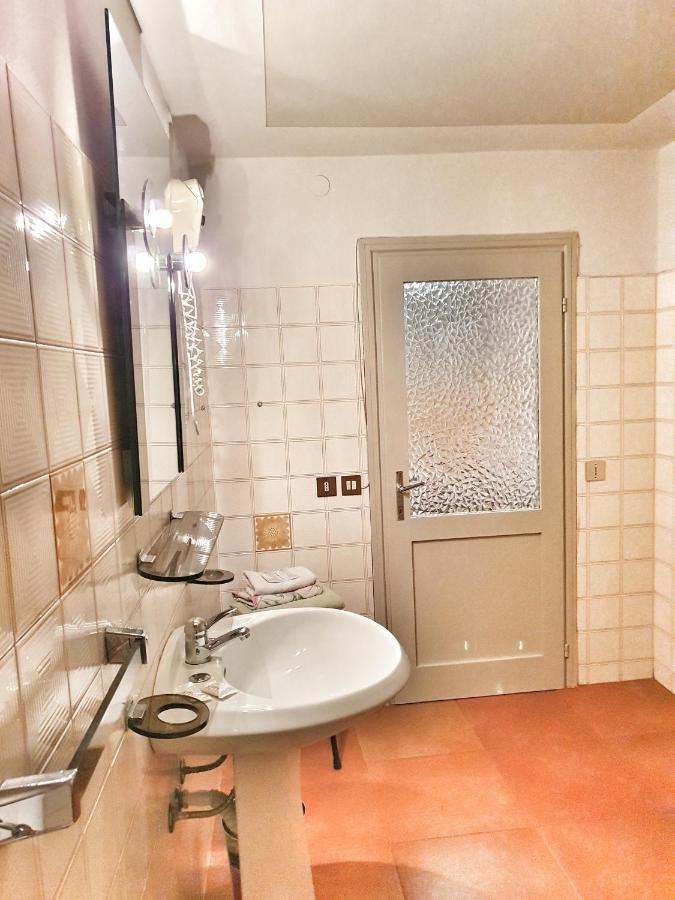 B&B Il Pettirosso Malonno Dış mekan fotoğraf